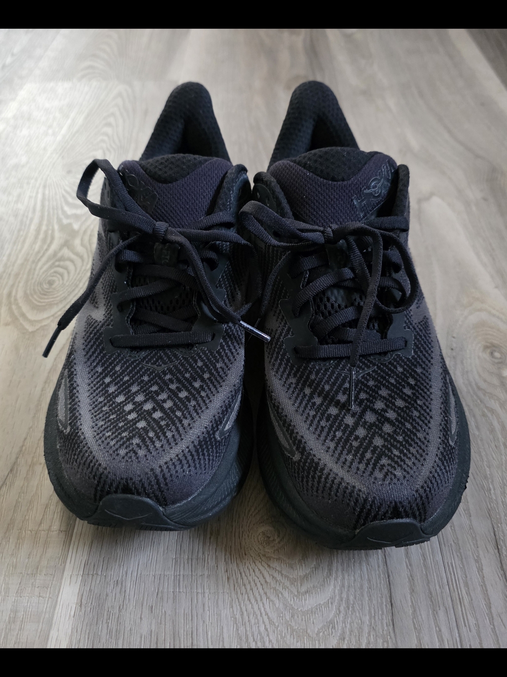 Hoka Men's Clifton 9 Triple Black Size 8D.